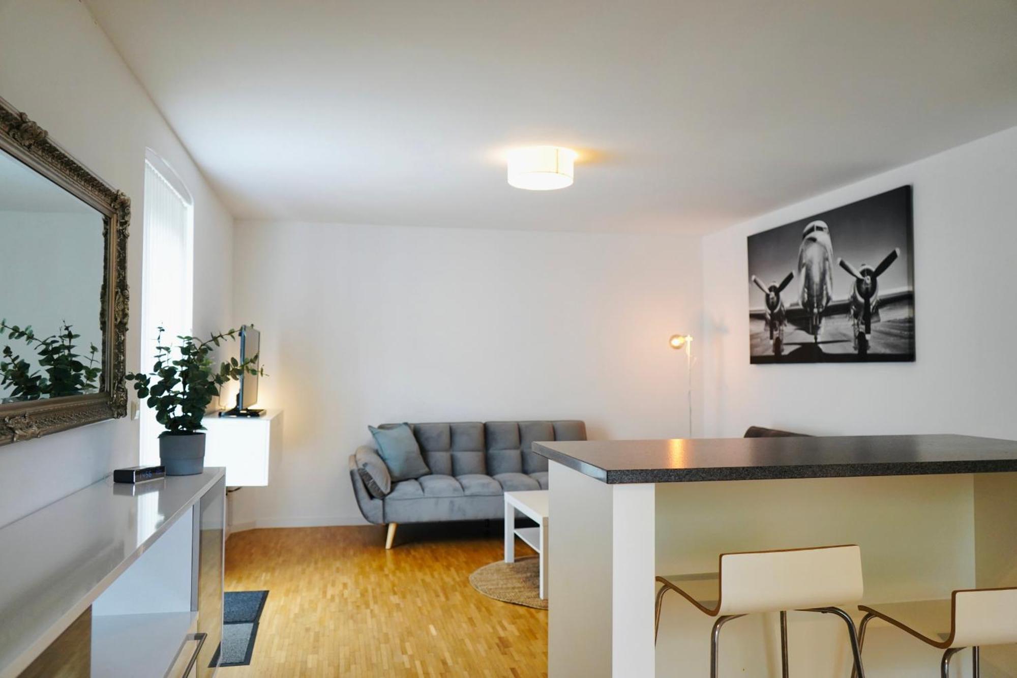 Stilvolles Apartment In Stadtnaehe-Parkplatz- 4 Personen- Balkon Wolfsburg Exterior photo